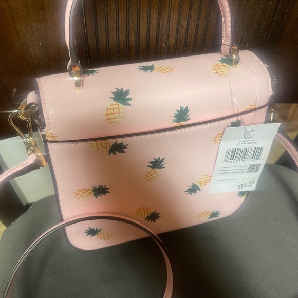 kate spade Handbags - Kate spade New York staci pineapple printed crossbody bag